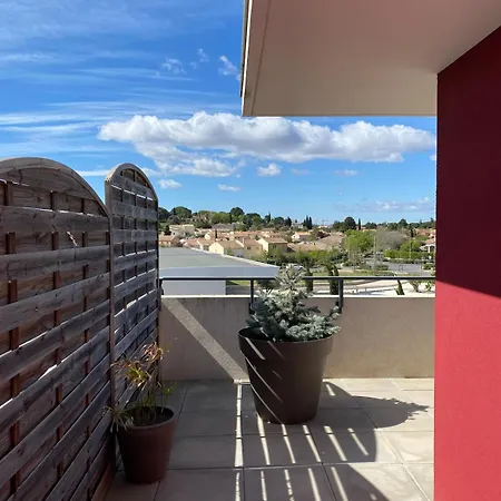 T2 Equipe, Grande Terrasse Et Parking * Saint-Bres (Herault)