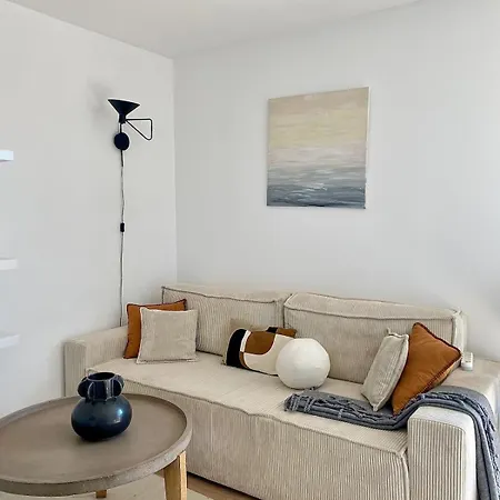 T2 Equipe, Grande Terrasse Et Parking * Saint-Bres (Herault)