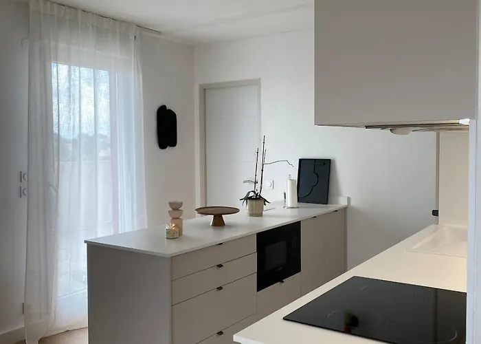 T2 Equipe, Grande Terrasse Et Parking * Saint-Bres (Herault)