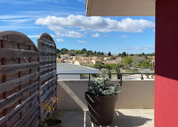 T2 Equipe, Grande Terrasse Et Parking * Saint-Bres (Herault)